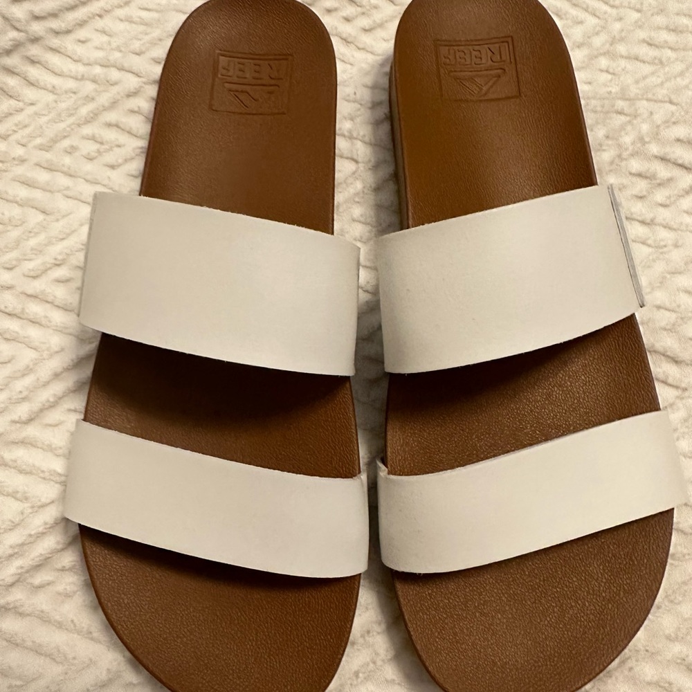 NWOT Reef sandles